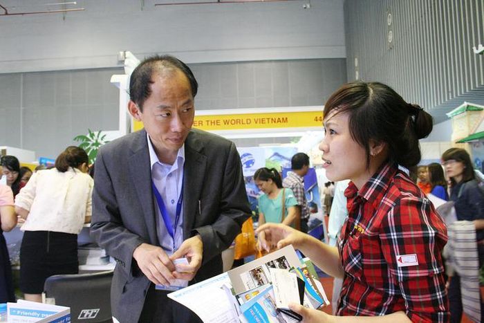 Doanh nghiệp nước ngoài tìm hiểu tiềm năng hợp tác với doanh nghiệp du lịch Việt Nam tại ITE HCMC. Ảnh: Mimosa.
