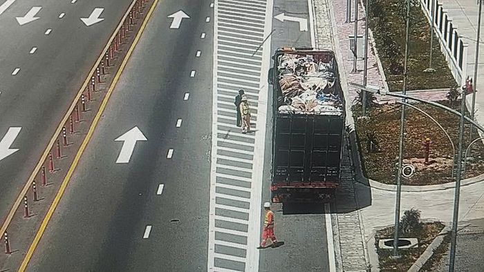 Các lực lượng dừng và kiểm tra phương tiện ở hầm Núi Vung. (Ảnh Cục đường bộ VN)