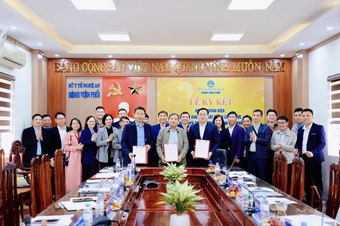 Lễ ký kết hợp tác giữa Bệnh viện Phổi Trung ương và Bệnh viện Phổi Nghệ An, tạo nền tảng chuyển giao kỹ thuật, đào tạo nhân lực và phát triển lĩnh vực ngoại khoa lồng ngực. ẢNH: K.H