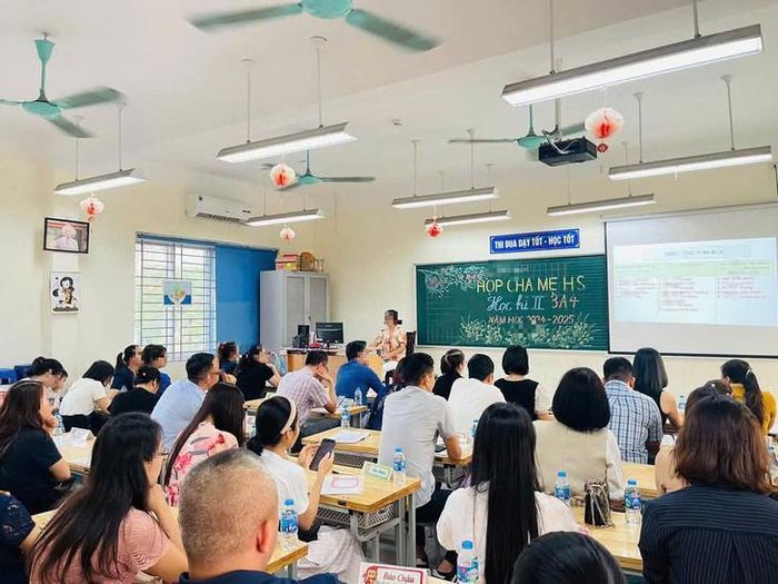 Dự thảo xác định Ban đại diện cha mẹ học sinh là tổ chức đại diện của cha mẹ học sinh nhưng không phải là bộ phận trong cơ cấu tổ chức của cơ sở giáo dục, không có tư cách pháp nhân, con dấu hoặc tài khoản riêng. Ảnh minh họa: PV