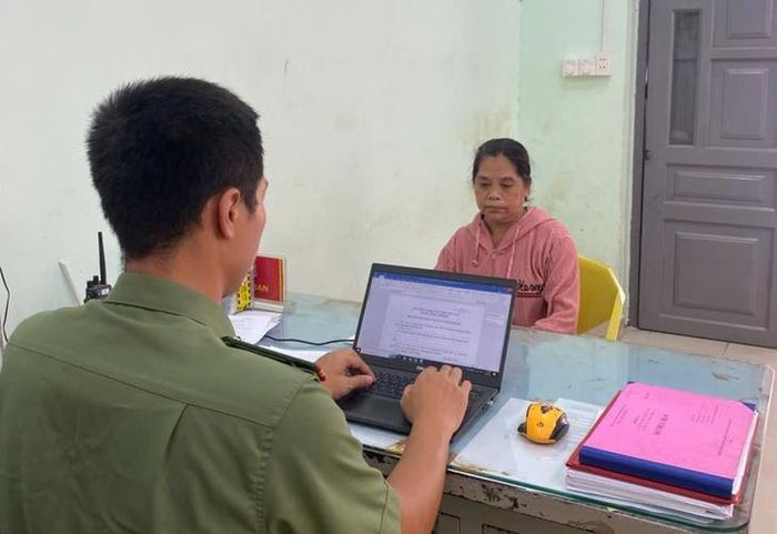 Bà Triệu Thị Tâm làm việc với cơ quan công an. Ảnh: CACC.