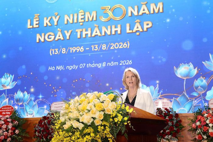 Đại diện Tổ chức Y tế thế giới (WHO) tại Việt Nam, bà Erin Kenney phát biểu.  Ảnh: Trần Minh