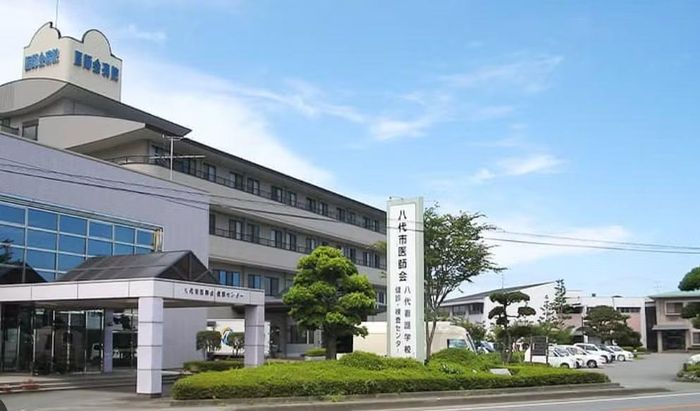 Ông Shimada Shinya, giám đốc Bệnh viện Tổng hợp Yatsushiro, cho biết toàn bộ các ca phẫu thuật trong ngày xảy ra động đất đều được thực hiện thành công.
