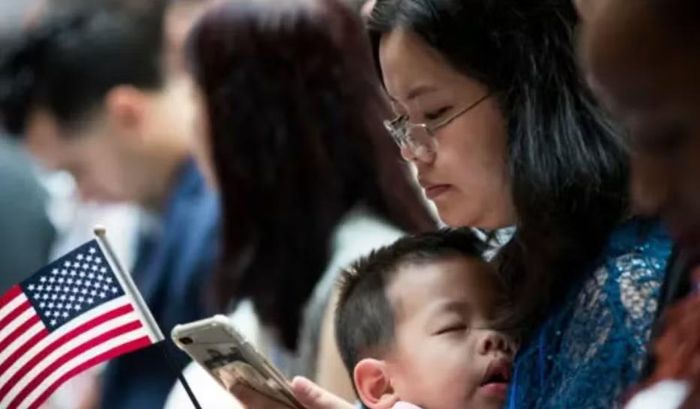 Cố vấn Stephen Miller cho biết quy định mới không chỉ nhắm vào hoạt động "du lịch sinh con" mà còn áp dụng với một số nhóm khác, trong đó có con của thành viên thuộc các tổ chức mà Mỹ coi là khủng bố nước ngoài và một số người hoạt động thay mặt chính phủ nước ngoài.