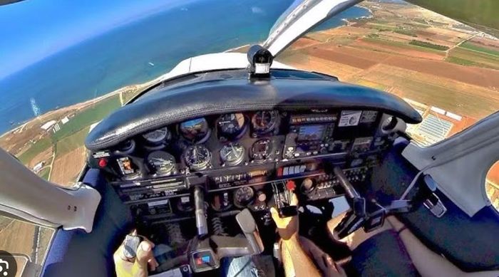 George Sigler, cựu phi công Hải quân Mỹ kiêm giáo viên dạy bay, nhận định máy bay khi đó vẫn lướt với tốc độ khoảng 97-113 km/h, nên chỉ cần quệt vào giá long môn trên cao tốc cũng có thể gây hậu quả nghiêm trọng.