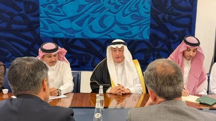 Thứ trưởng Ngoại giao Arab Saudi Rayed Krimly khẳng định thỏa thuận không liên quan đến tham vọng hạt nhân hay chạy đua vũ trang, mà tập trung xây dựng năng lực quốc phòng bền vững.