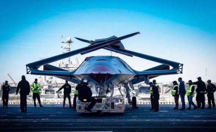 MQ-25 cũng được thiết kế để thực hiện các nhiệm vụ tình báo, giám sát và trinh sát (ISR). Hải quân Mỹ xem đây là nền tảng mở đường cho kế hoạch phát triển các phi đội không người lái trên tàu sân bay trong tương lai.