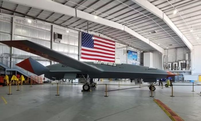Việc đưa MQ-25 vào biên chế nhằm giảm nhu cầu sử dụng máy bay tiêm kích F/A-18E/F Super Hornet có người lái cho nhiệm vụ tiếp dầu.