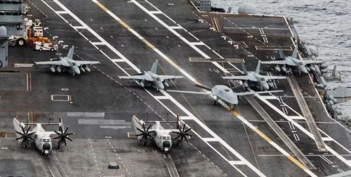 Lockheed Martin phụ trách phát triển hệ thống này, trong đó thành phần quan trọng là hệ thống điều khiển mặt đất MD-5E với các trạm điều khiển, màn hình và thiết bị máy tính.