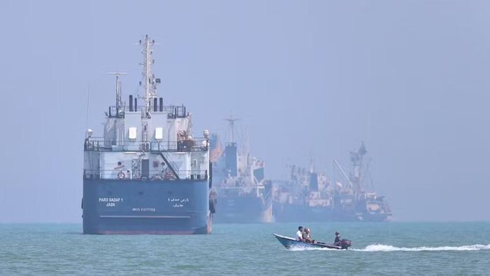 Hormuz là tuyến hàng hải chiến lược vận chuyển khoảng 20% nguồn cung dầu toàn cầu. Việc khôi phục lưu thông qua khu vực này mang lại lợi ích cho cả Mỹ, Iran và Oman, nhưng mỗi bên lại theo đuổi những mục tiêu riêng.