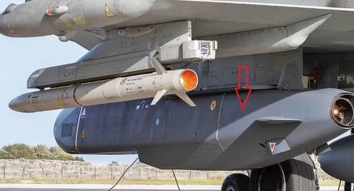 Bài báo còn dẫn lời các quan chức giấu tên nhận định cuộc trao đổi phản ánh sự thất vọng ngày càng gia tăng của ông Trump đối với Bộ trưởng Pete Hegseth.