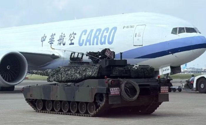 Kịch bản diễn tập mô phỏng lực lượng đổ bộ đường không đối phương tìm cách chiếm sân bay để biến nơi này thành cầu hàng không, phục vụ đưa quân tiếp viện, khí tài và hậu cần vào đảo.