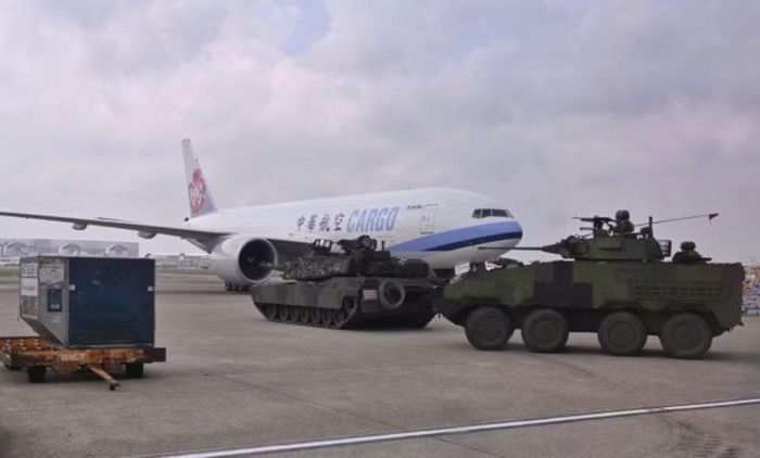 Khi đó, ROCA phối hợp với Nhóm Công binh số 53 và chính quyền sân bay phá hủy đường băng cùng các cơ sở hạ tầng quan trọng, ngăn đối phương sử dụng sân bay làm căn cứ tiếp vận.