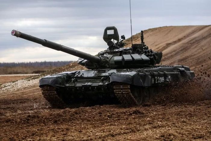 Trên thực tế, xe tăng T-72 đã có mặt ở tiền tuyến của cuộc chiến tranh Iran - Iraq từ tháng 10/1980. Điều này được xác nhận bởi một số đoạn phim thời sự từ thời điểm đó có sẵn trên các phương tiện truyền thông.