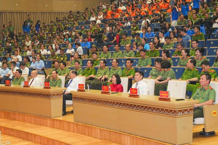 Các đại biểu dự chương trình trao giải cho lực lượng bảo vệ an ninh, trật tự ở cơ sở giỏi toàn quốc. Ảnh: PT.