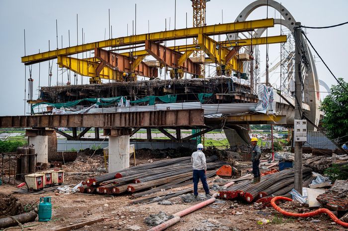  Cầu đường bộ dài khoảng 382 m, rộng 18,5 m với 6 làn xe, tốc độ thiết kế 80 km/h. Dự án cũng xây dựng hệ thống đường dẫn hai đầu cầu dài 318 m. 