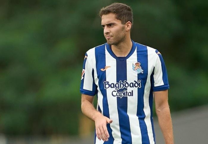 Nayef Aguerd, hậu vệ của tuyển Morocco, đạt thỏa thuận gia nhập Real Sociedad từ Marseille dưới dạng cho mượn, kèm điều khoản mua đứt vào hè năm sau.