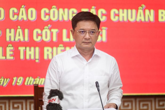  Ông Nguyễn Mạnh Cường, Phó chủ tịch UBND TP.HCM, Trưởng Ban Chỉ đạo 515 TP.HCM, yêu cầu Bộ Tư lệnh thành phố tiếp tục đẩy mạnh tìm kiếm tại Công viên Lê Thị Riêng. Ảnh: Hoài Bảo.