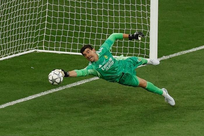  Đỉnh cao của Courtois là màn trình diễn xuất sắc ở Champions League 2021/22, khi Courtois liên tục có những pha cứu thua quyết định giúp Real Madrid lên ngôi vô địch. Anh cũng đóng vai trò quan trọng trong nhiều danh hiệu lớn khác của đội bóng Hoàng gia. 