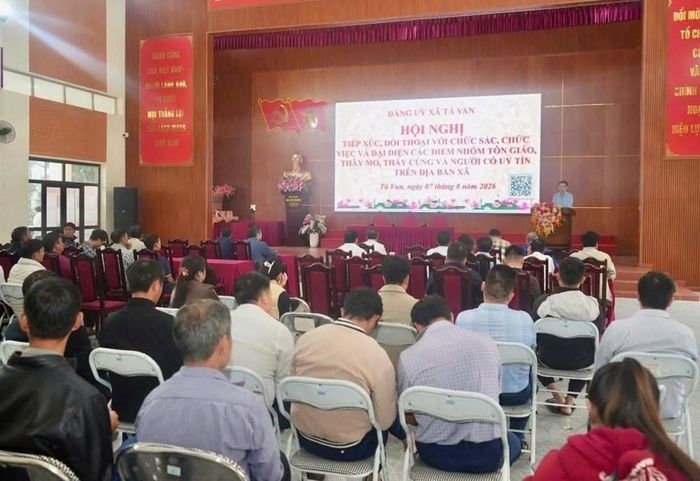 Hội nghị tiếp xúc, đối thoại với chức sắc, chức việc và người có uy tín trên địa bàn xã Tả Van