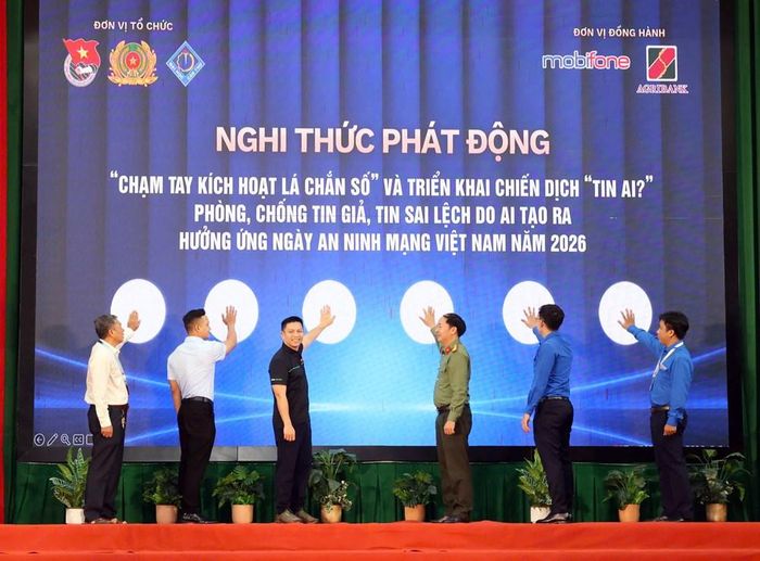 Nghi thức phát động “Chạm tay kích hoạt Lá chắn số”