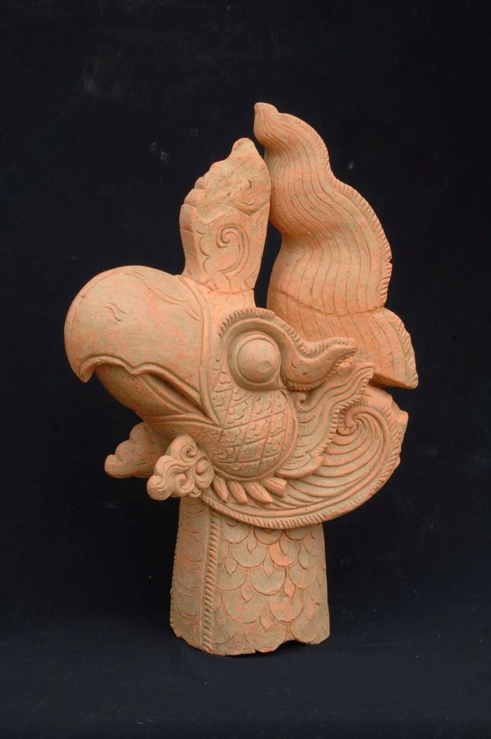 Tượng đầu chim phượng bằng đất nung – một trong những hiện vật tiêu biểu được phát hiện qua các đợt khai quật khảo cổ tại Thành nhà Hồ