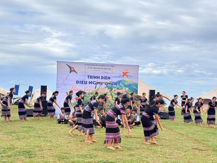Du khách hòa mình vào không gian văn hóa, thiên nhiên đặc sắc giữa thảo nguyên Bùi Hui