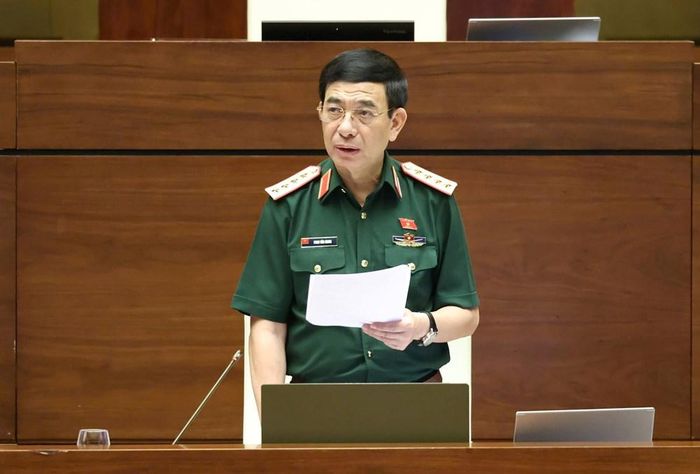 Phó Thủ tướng Chính phủ, Bộ trưởng Bộ Quốc phòng, Đại tướng Phan Văn Giang phát biểu làm rõ một số nội dung các đại biểu Quốc hội nêu