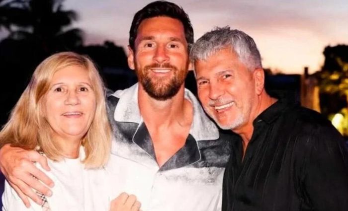 Lionel Messi và bố mẹ