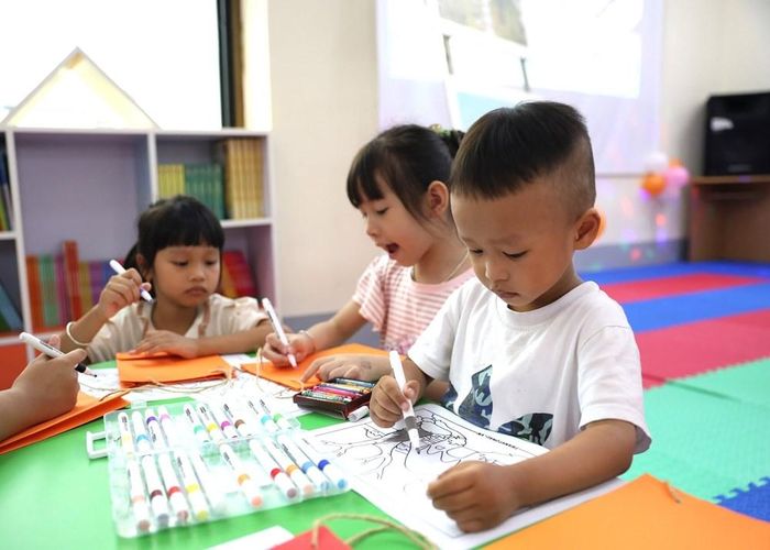 Từ hoạt động ý nghĩa này, Thư viện tỉnh Điện Biên không chỉ tạo sân chơi hè lành mạnh, bổ ích, giúp các em tránh xa thiết bị điện tử, mà còn thực hiện một sứ mệnh lớn lao góp phần gieo niềm vui hôm nay để vun đắp những mầm xanh cho ngày mai trở thành những công dân biết yêu sách, yêu quê hương và có trách nhiệm với cội nguồn