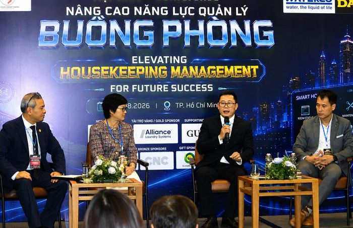 Các diễn giả chia sẻ tại toạ đàm