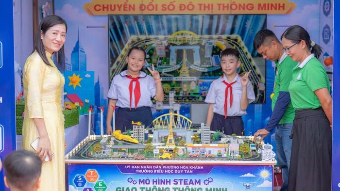 Một mô hình Steam về đô thị số thông minh được triển lãm tại sự kiện. (Ảnh: TÙNG LÂM)