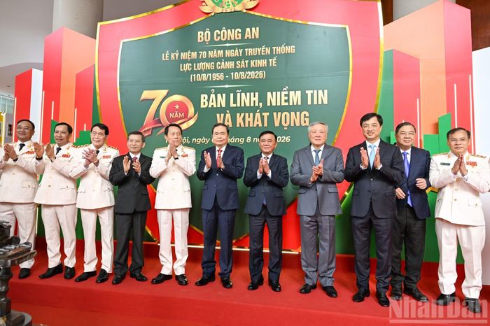 Chủ tịch Quốc hội Trần Thanh Mẫn, Thường trực Ban Bí thư Trần Cẩm Tú và các đại biểu dự Lễ kỷ niệm. (Ảnh: DUY LINH)