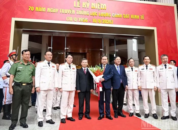 Chủ tịch Quốc hội Trần Thanh Mẫn, Thường trực Ban Bí thư Trần Cẩm Tú và các đại biểu dự Lễ kỷ niệm. (Ảnh: DUY LINH)