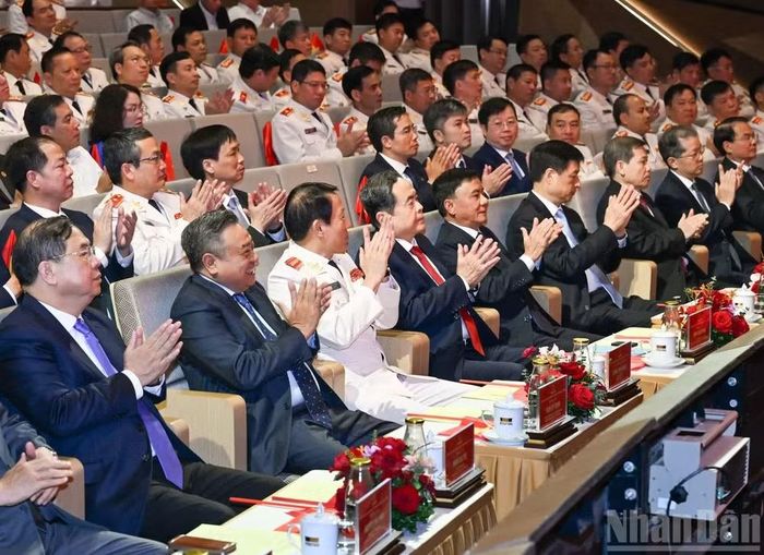 Chủ tịch Quốc hội Trần Thanh Mẫn, Thường trực Ban Bí thư Trần Cẩm Tú cùng các đồng chí lãnh đạo Đảng, Nhà nước và các đại biểu dự Lễ kỷ niệm. (Ảnh: DUY LINH)