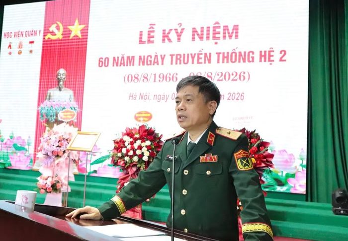Thiếu tướng, Phó Giáo sư, Tiến sĩ Trần Ngọc Tuấn, Phó Giám đốc Học viện Quân y phát biểu tại buổi lễ. (Ảnh: TUẤN DŨNG)