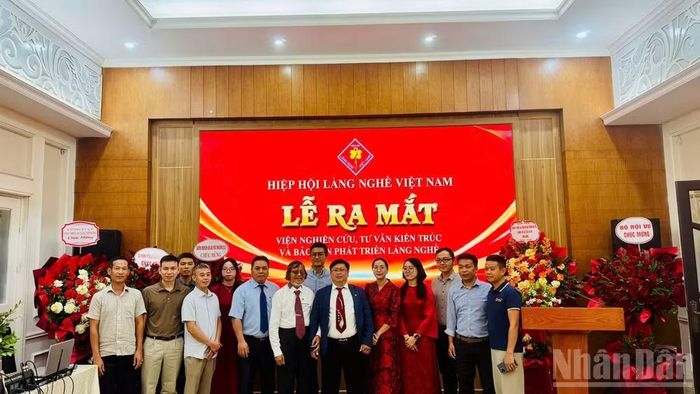 Các thành viên trong Viện ra mắt tại sự kiện. (Ảnh: HNV)