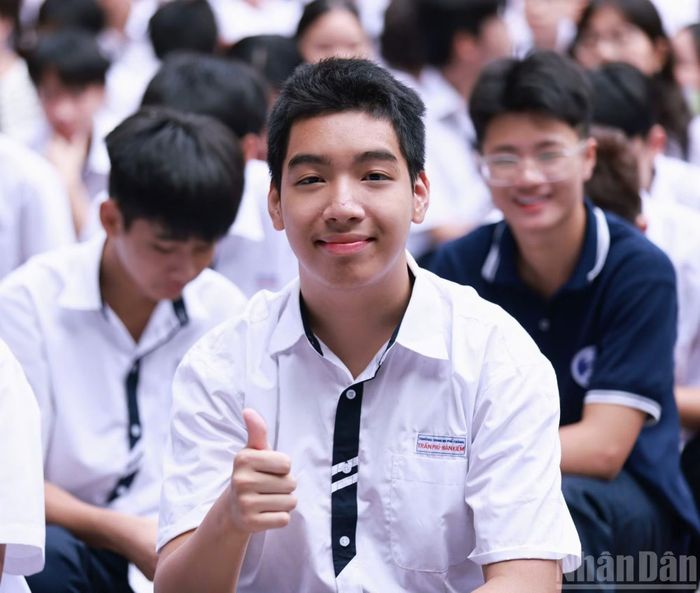 Qua các hoạt động trải nghiệm, học sinh lớp 10 có thể hình dung rõ hơn về đời sống học đường, văn hóa và tinh thần của Trường trung học phổ thông Trần Phú - Hoàn Kiếm, từ đó thêm tự tin, hào hứng và sẵn sàng bắt đầu chặng đường học tập mới.