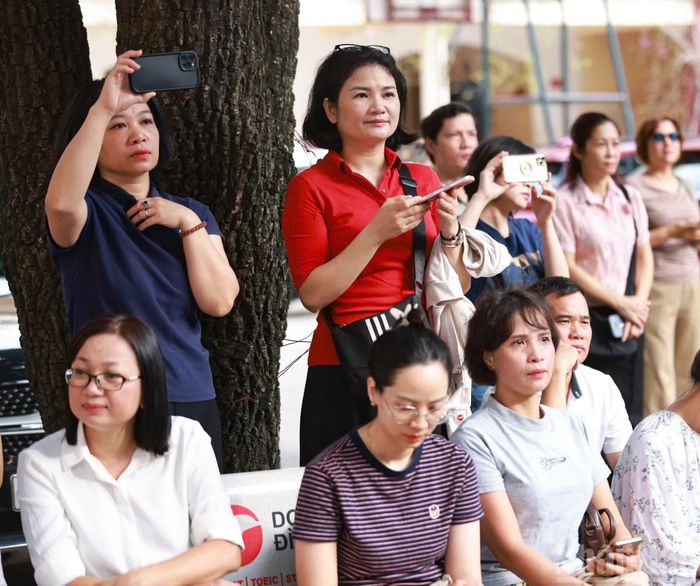 Việc tổ chức ngày hội ngay trước thềm năm học mới thể hiện sự quan tâm của nhà trường trong việc hỗ trợ học sinh ở giai đoạn chuyển tiếp từ bậc trung học cơ sở lên trung học phổ thông. Sự kiện thu hút sự quan tâm, tham dự của cả các phụ huynh.