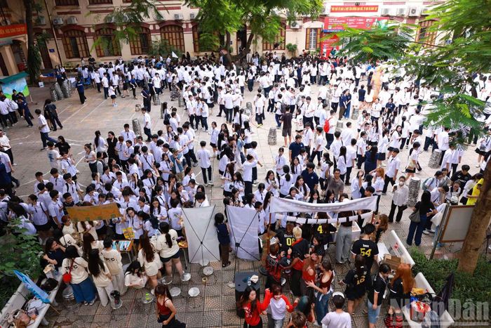 Sự kiện diễn ra ngày 8/8, ngay trước thời gian chuẩn bị tựu trường, dành cho những học sinh đã chính thức lựa chọn Trường, khởi đầu hành trình ba năm trung học phổ thông đáng nhớ.