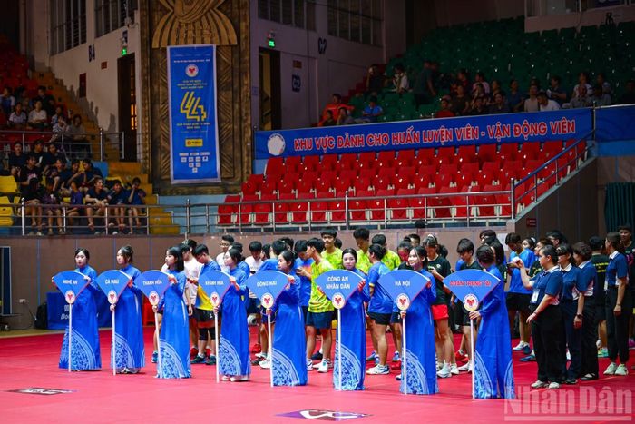 Giải đấu năm nay có sự góp mặt của 15 đoàn bóng bàn của các tỉnh, thành phố.
