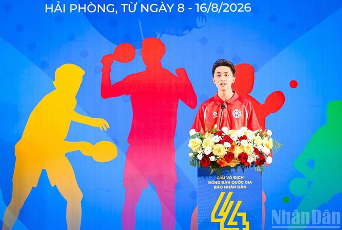 Vận động viên Nguyễn Duy Phong, đoàn bóng bàn Hải Phòng, đại diện lực lượng vận động viên đọc lời tuyên thệ.