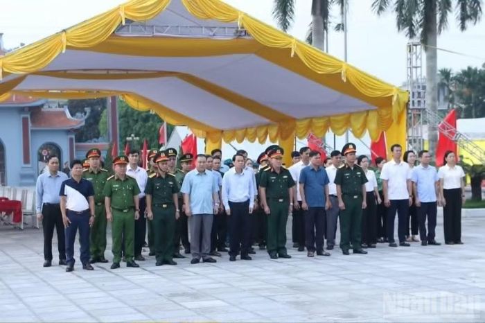 Xã Đông Hưng tổ chức buổi lễ lấy mẫu hài cốt liệt sĩ trang nghiêm, thành kính.