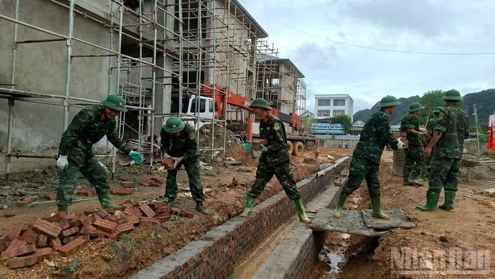 Dự án Trường phổ thông nội trú liên cấp tiểu học và trung học cơ sở xã Anh Sơn được thực hiện trên diện tích khoảng 5ha, quy mô gồm 14 hạng mục nhà chính cùng hệ thống hạ tầng kỹ thuật phụ trợ. Đây là 1 trong 10 trường phổ thông nội trú liên cấp tiểu học và trung học cơ sở tại các xã biên giới trên địa bàn tỉnh Nghệ An, giai đoạn 1.