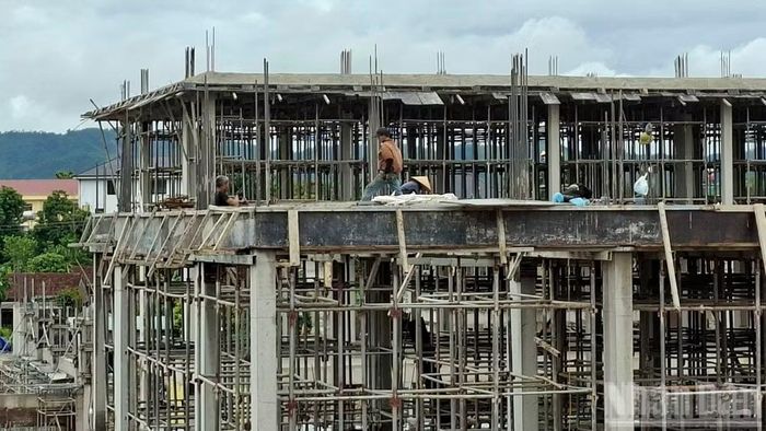  Đến thời điểm hiện tại, khối 6 nhà học tiểu học và trung học cơ sở đã cơ bản hoàn thành. Nhà thầu đang tập trung thi công nhà nội trú học sinh và dãy nhà hiệu bộ. 