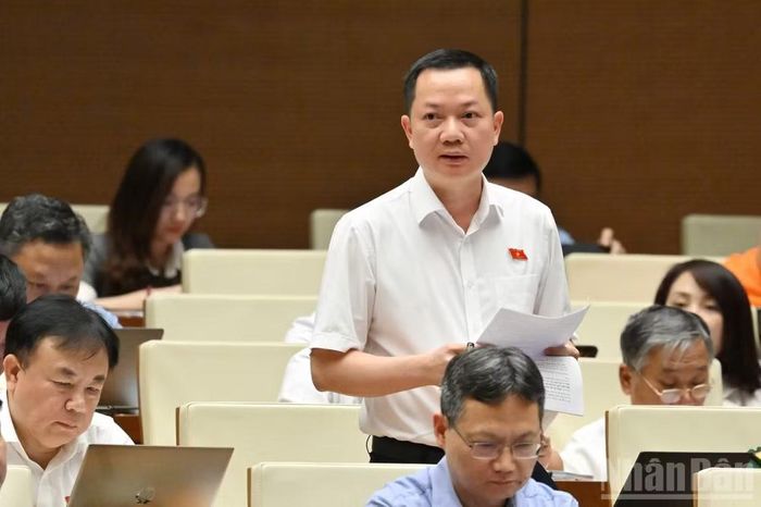 Đại biểu Trịnh Xuân An (Đoàn Đồng Nai) phát biểu tại hội trường. (Ảnh: THỦY NGUYÊN)