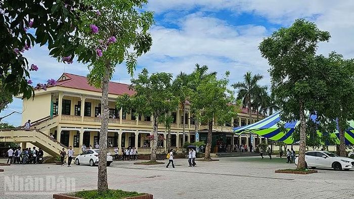 Cơ sở giáo dục trung học phổ thông ở xã Quảng Ngọc, tỉnh Thanh Hóa.