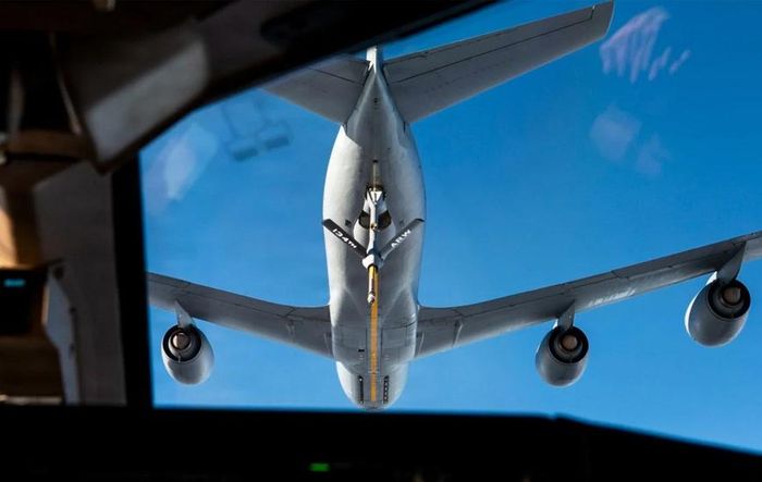  Máy bay tiếp nhiên liệu KC-135. Ảnh: Ben Cash