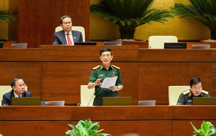 Đại tướng Phan Văn Giang, Ủy viên Bộ Chính trị, Phó thủ tướng Chính phủ, Bộ trưởng Bộ Quốc phòng phát biểu tại phiên họp. Ảnh: TRỌNG HẢI