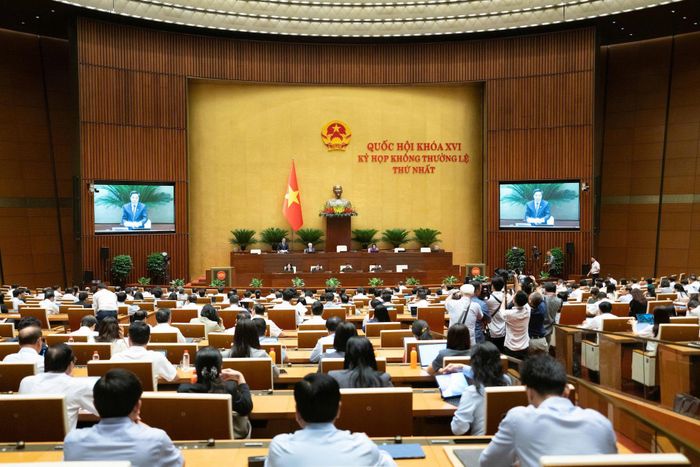 Quang cảnh phiên họp.